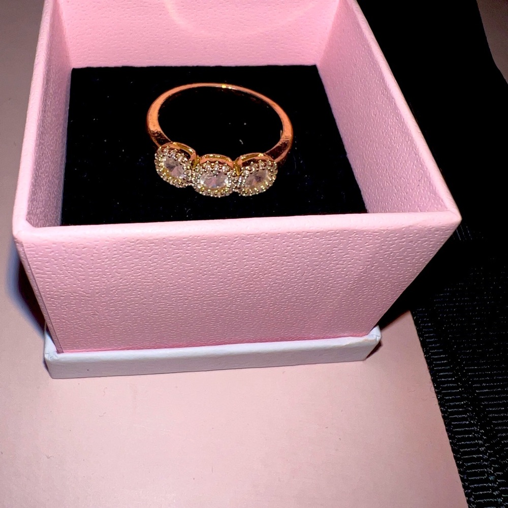 Ring, women’s size 8. Price negotiable. Make your best offer! - Picture 1 of 10